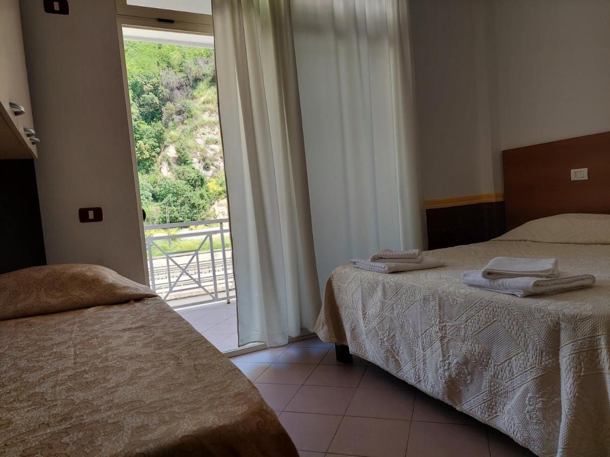 Hotel Nacional Durrës Extérieur photo